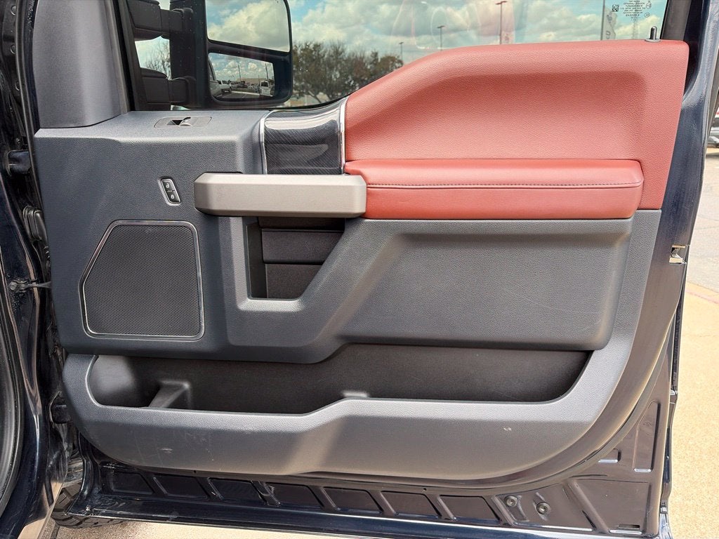 2022 Ford Super Duty F-250SD Platinum