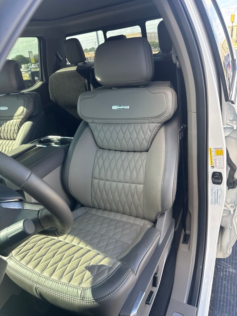 2025 Ford Super Duty F-250SD Platinum