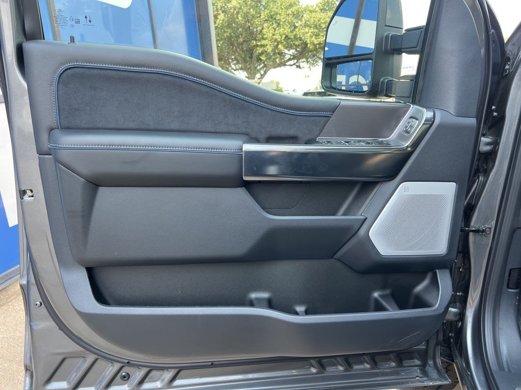 2026 Ford Super Duty F-350SD Platinum