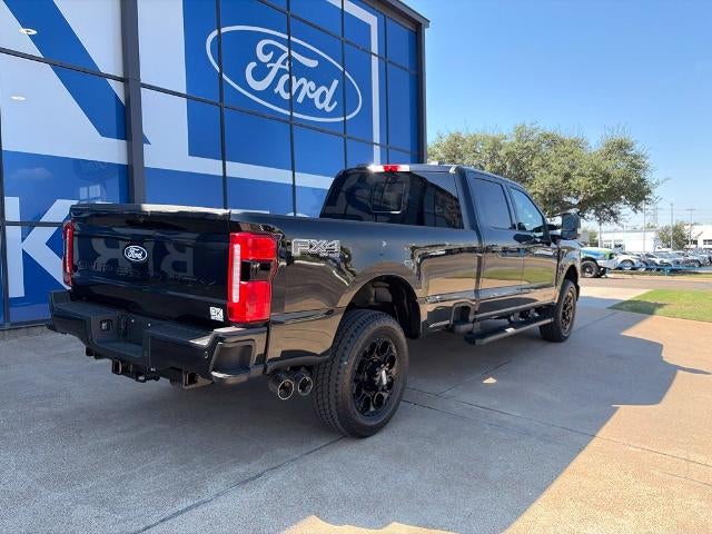 2027 Ford Super Duty F-350® Lariat®