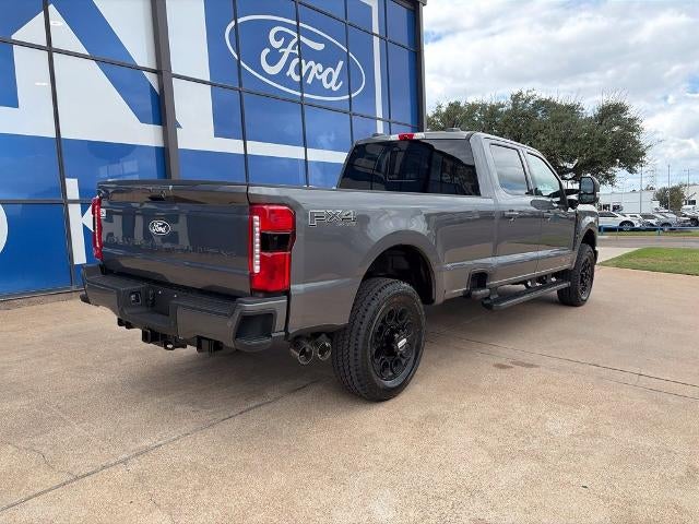 2027 Ford Super Duty F-350® Lariat®