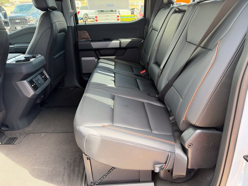 2027 Ford Super Duty F-350SD Lariat