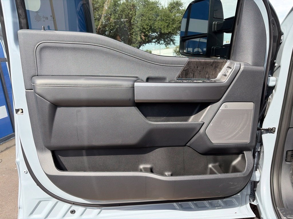 2027 Ford Super Duty F-350SD Lariat