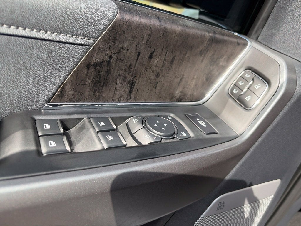 2027 Ford Super Duty F-350SD Lariat