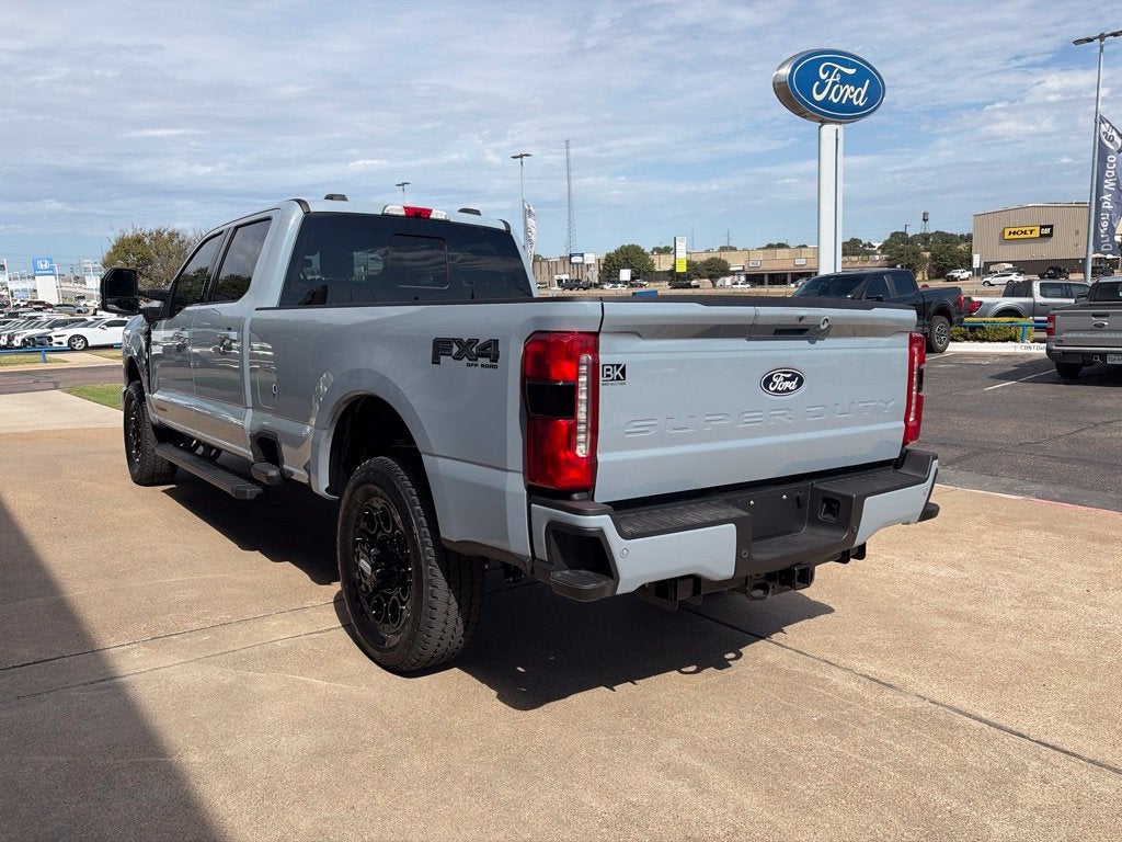 2027 Ford Super Duty F-350SD Lariat