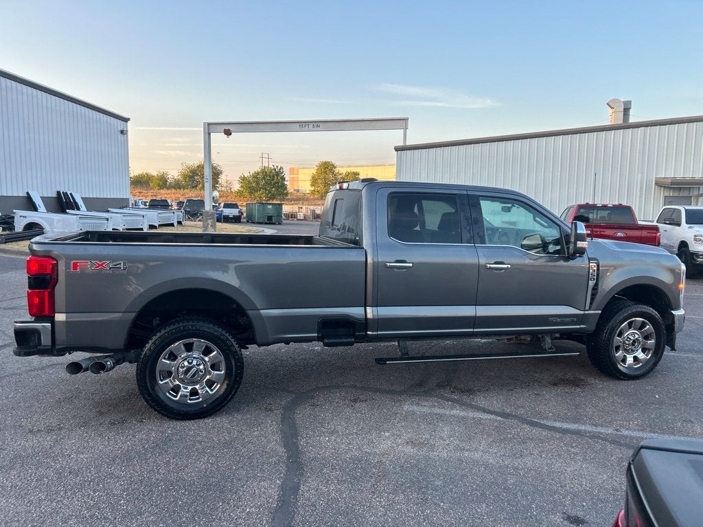 2026 Ford Super Duty F-350SD Lariat