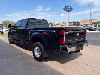 2027 Ford Super Duty F-350® Lariat®