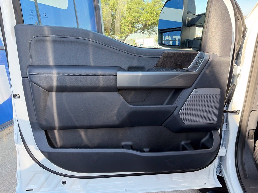 2027 Ford Super Duty F-350SD Lariat DRW