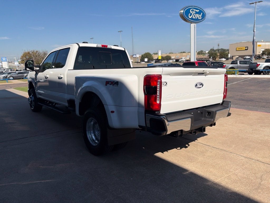 2027 Ford Super Duty F-350SD Lariat DRW