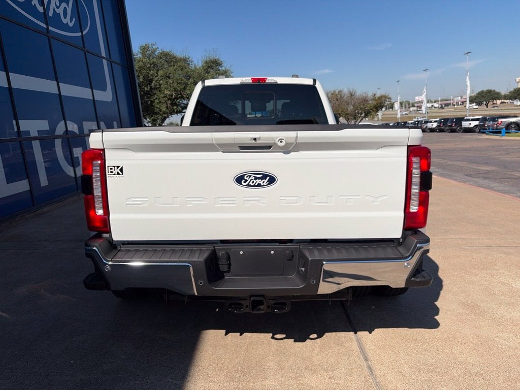2027 Ford Super Duty F-350SD Lariat DRW
