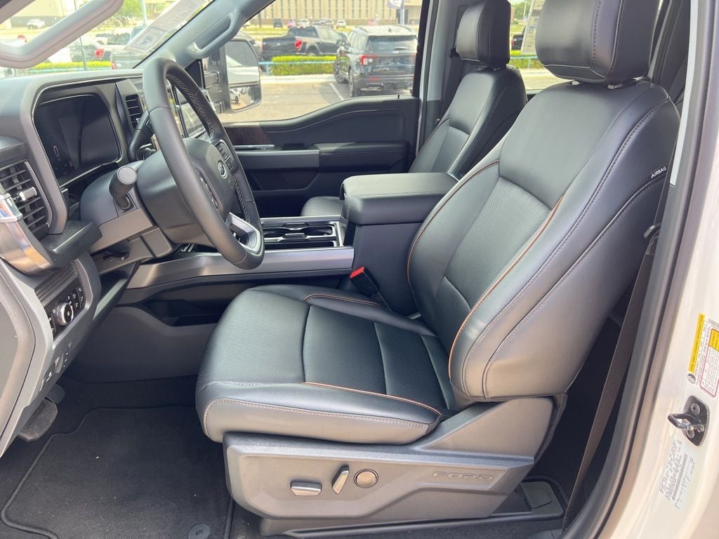 2026 Ford Super Duty F-350SD Lariat DRW