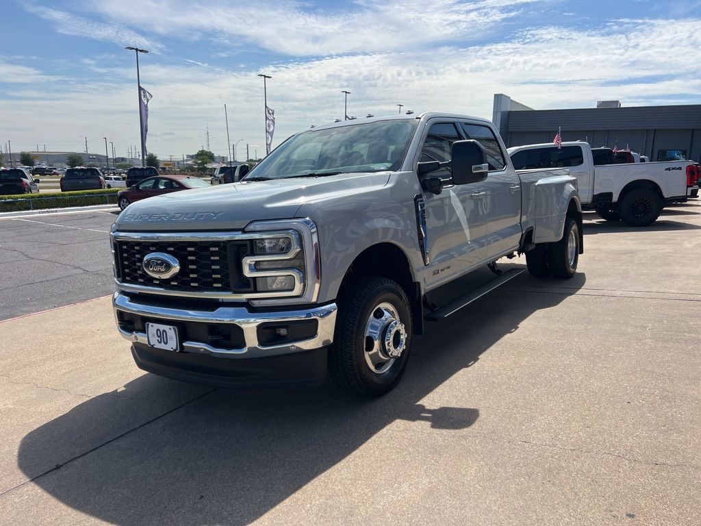 2026 Ford Super Duty F-350SD Lariat DRW