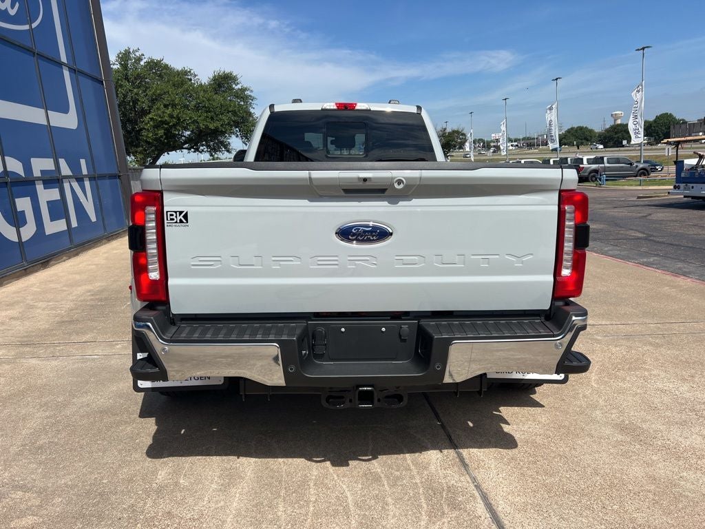 2026 Ford Super Duty F-350SD Lariat DRW