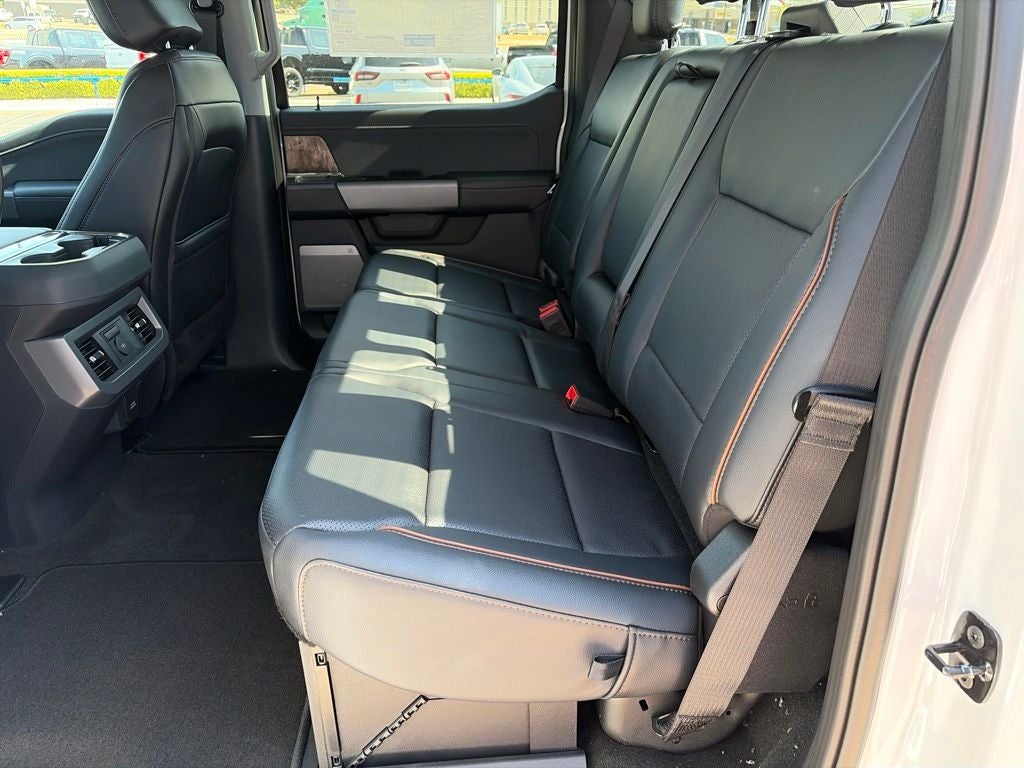 2026 Ford Super Duty F-350SD Lariat DRW
