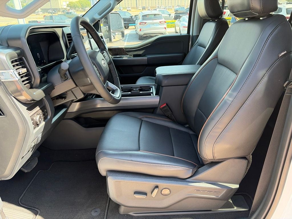 2026 Ford Super Duty F-350SD Lariat DRW