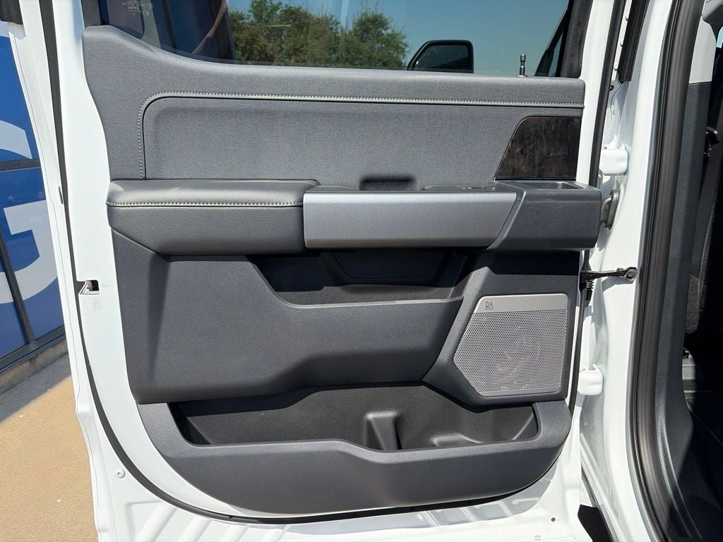 2026 Ford Super Duty F-350SD Lariat DRW