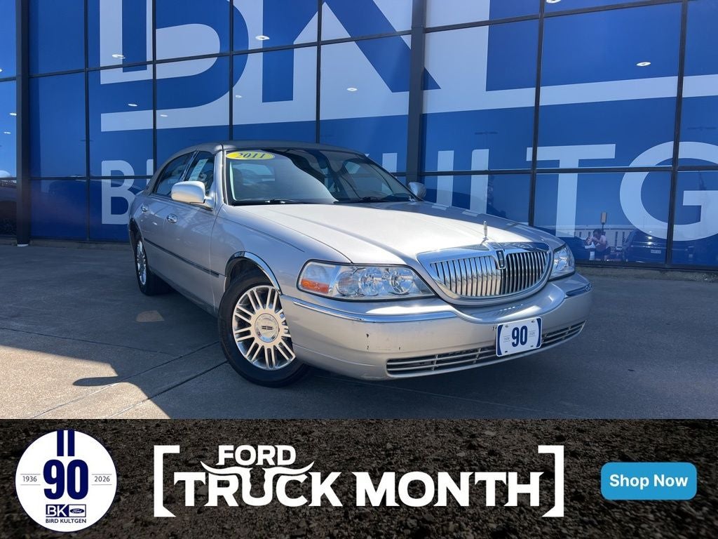 2011 Lincoln Town Car Signature Limited