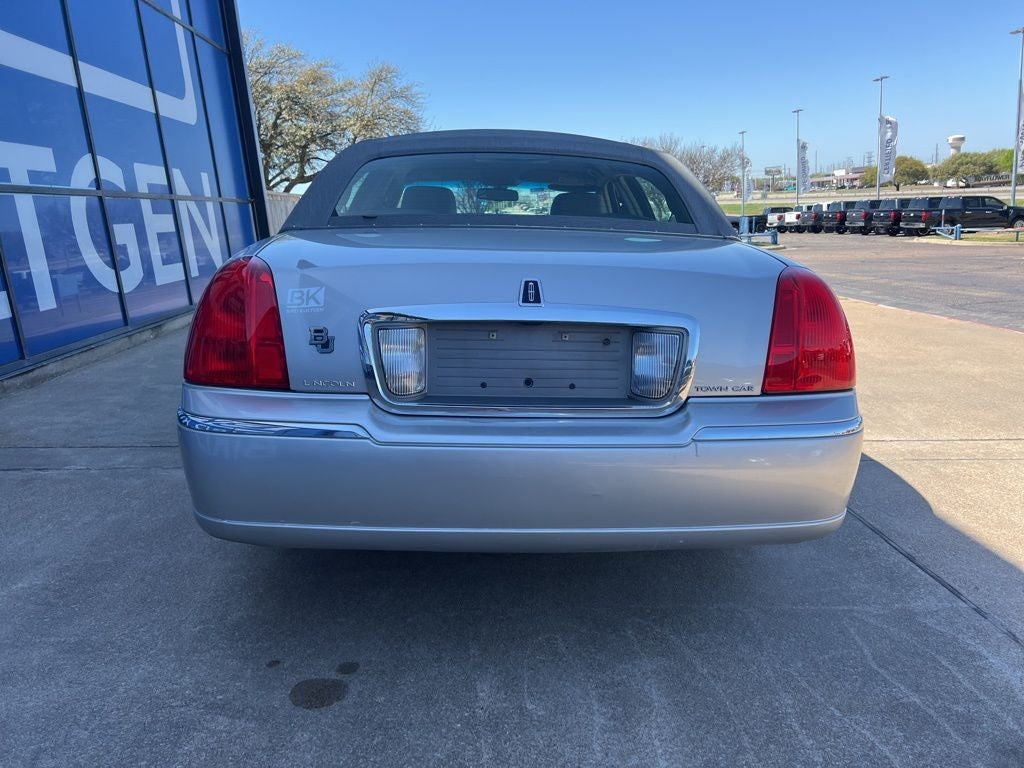 2011 Lincoln Town Car Signature Limited