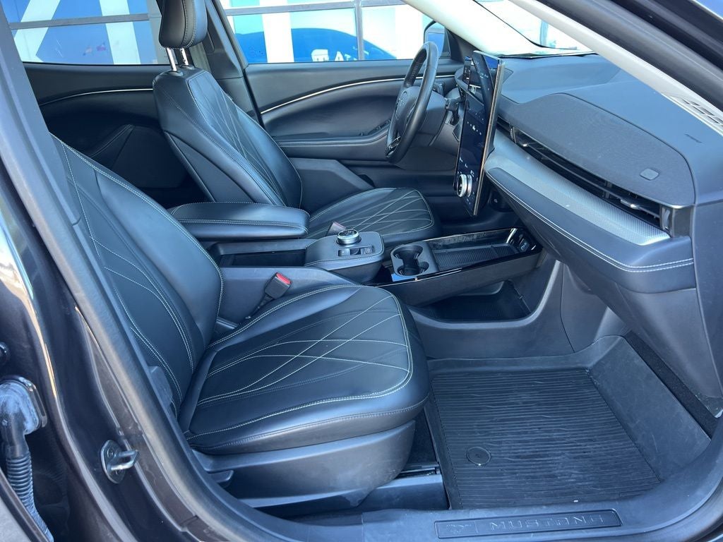 2022 Ford Mustang Mach-E Select