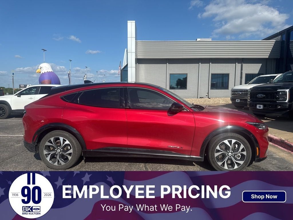 2023 Ford Mustang-Mach-e Premium's photo