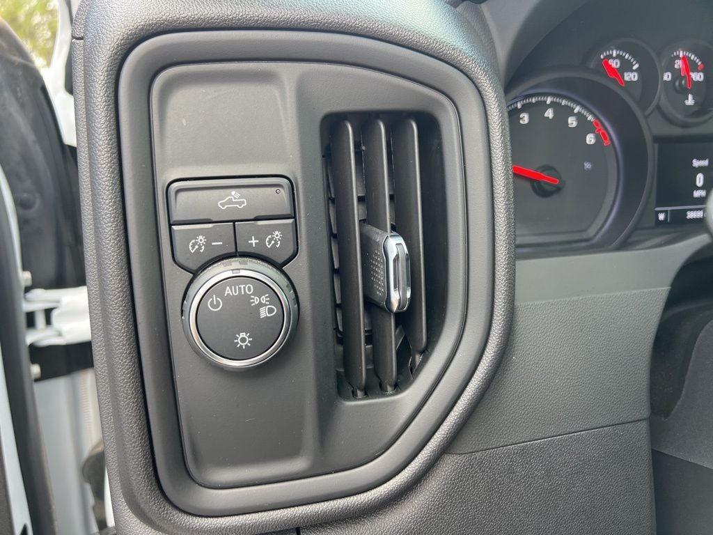 2024 Chevrolet Silverado 1500 Custom
