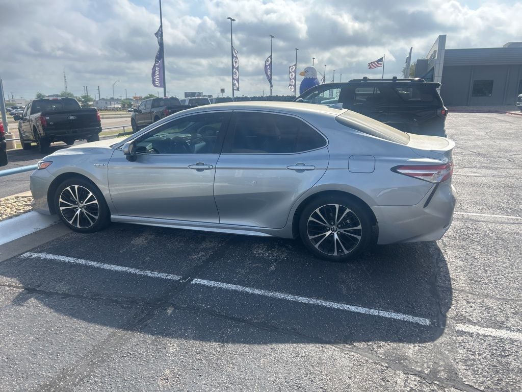 2020 Toyota Camry Hybrid SE