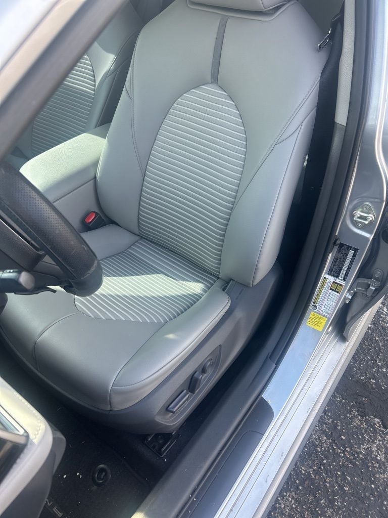 2020 Toyota Camry Hybrid SE