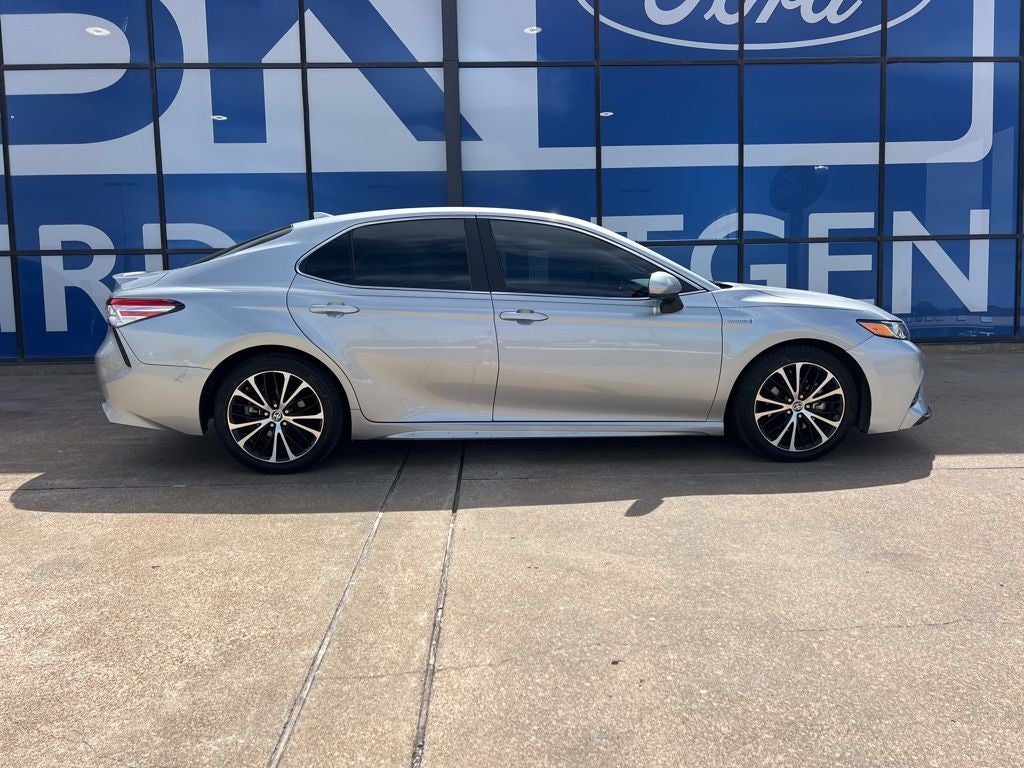 2020 Toyota Camry Hybrid SE