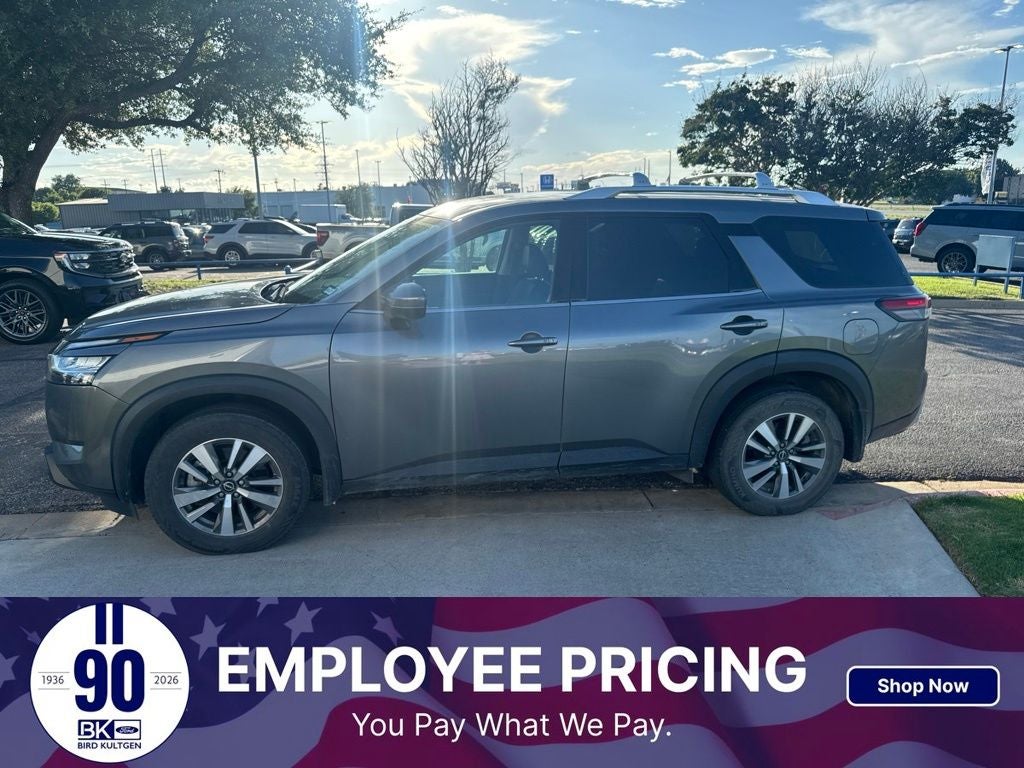 2022 Nissan Pathfinder SL