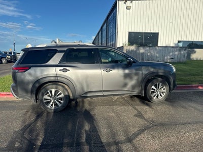 2022 Nissan Pathfinder SL