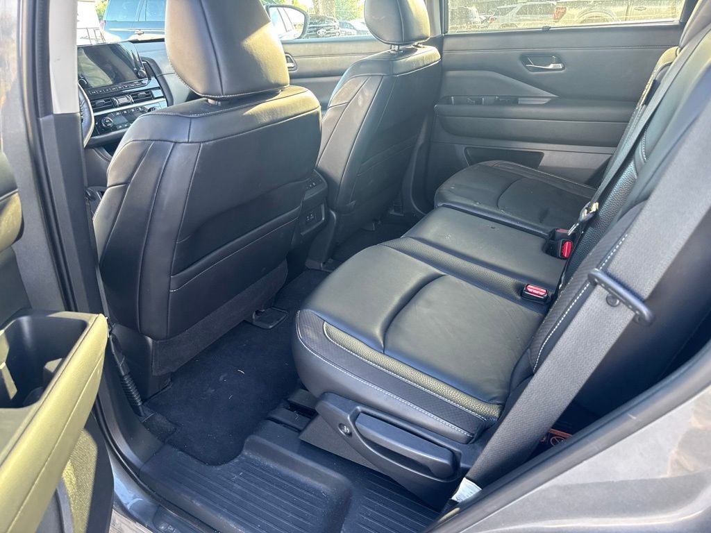 2022 Nissan Pathfinder SL