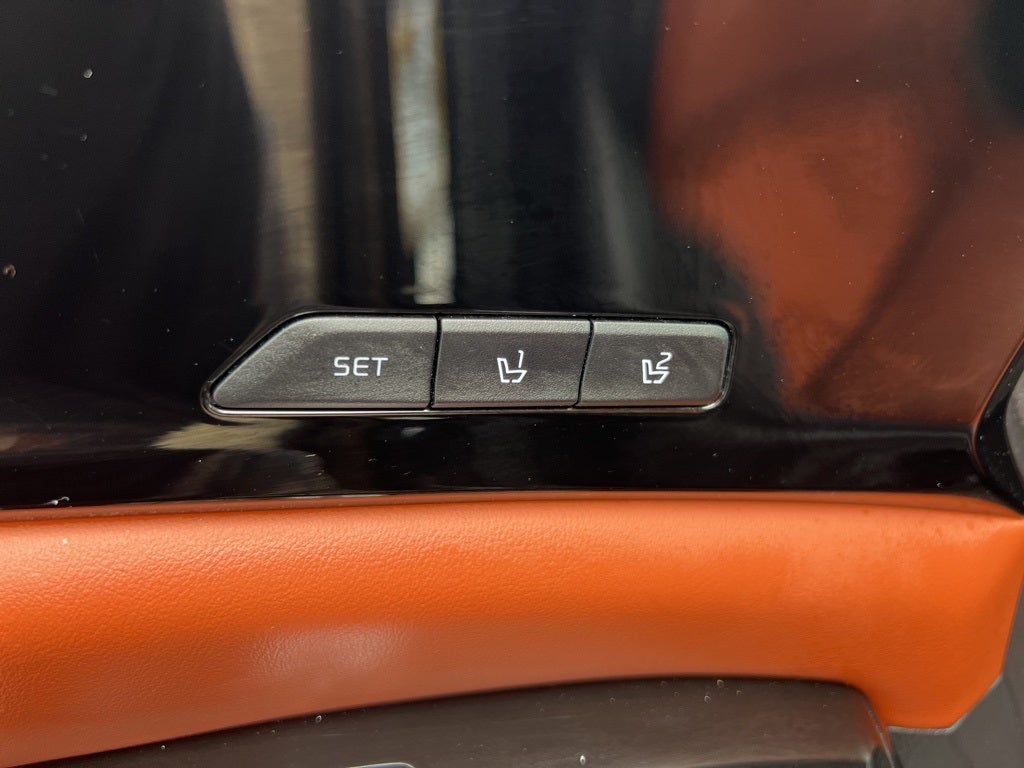 2022 Kia Carnival SX